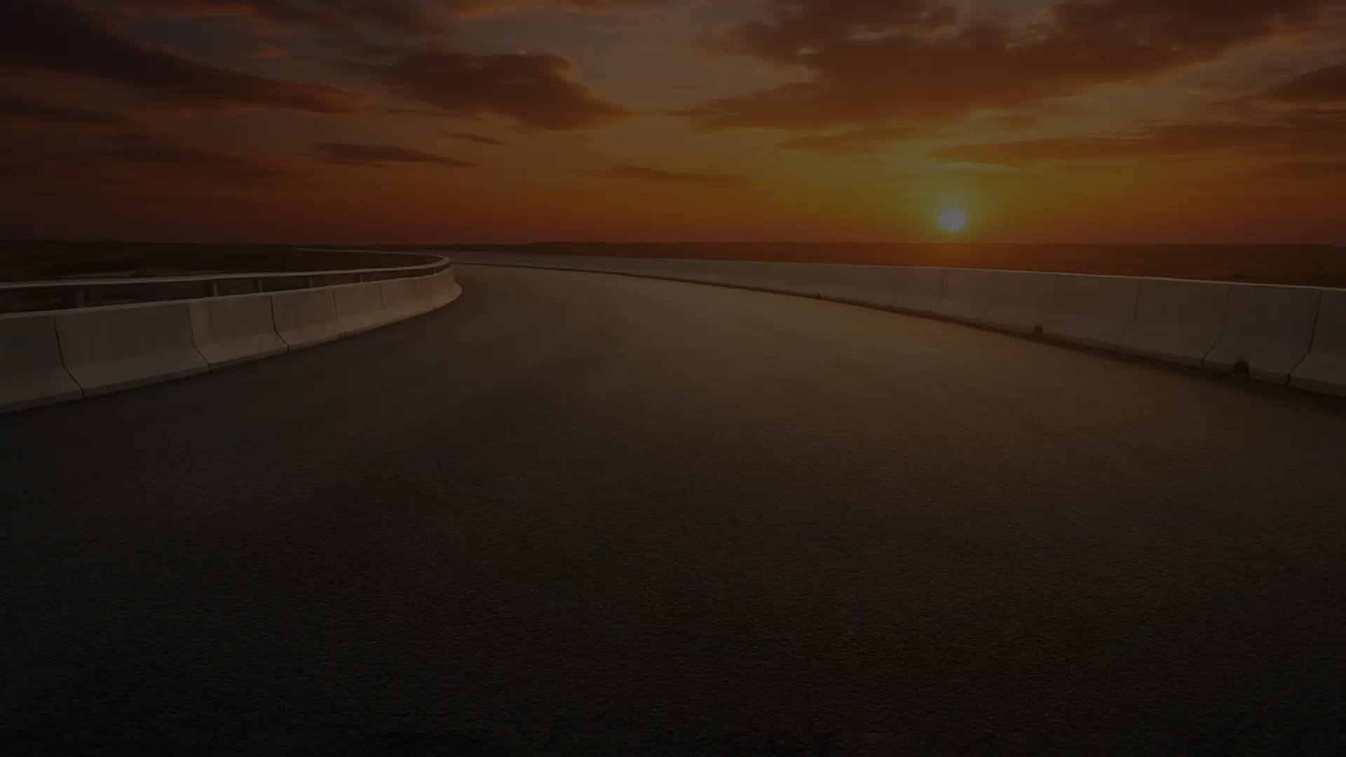 Carretera abierta al atardecer